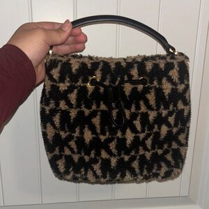Michael kors bucket bag